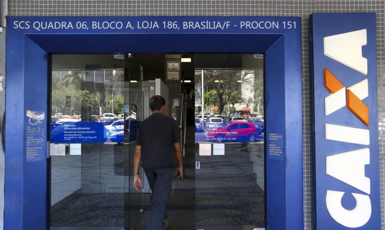 Caixa Econômica Federal inicia hoje (13) a liberação do saque de até R$ 500 em contas do Fundo de Garantia do Tempo de Serviço (FGTS).