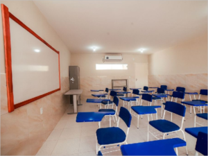 Entre as melhorias realizadas estão novas salas de aula, área coberta, ambientes climatizados, novos mobiliários, laboratório multimídia e biblioteca
