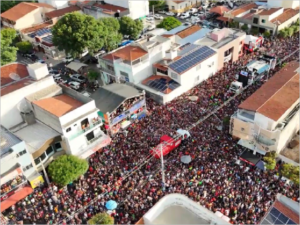 Reconhecido pela força dos blocos de rua, pela organização e pela participação popular, o evento transforma a cidade em um grande palco de alegria, cultura e desenvolvimento econômico.