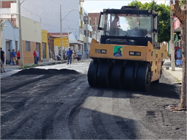 As obras estão sendo executadas com recursos próprios do município e também por meio de convênios
