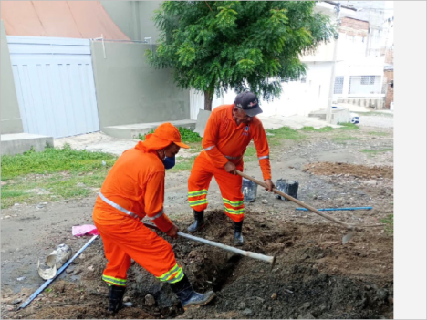 Esse tipo de prática provoca poluição ambiental, mau cheiro nas ruas e pode comprometer a qualidade da água e a saúde da população.