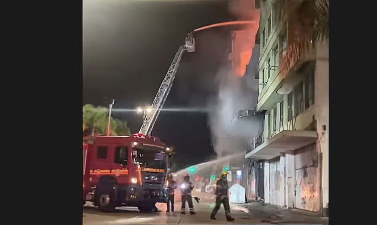 Porto Alegre - Incêndio em pousada de Porto Alegre deixa pelo menos 10 mortos. Frame: CBMRS