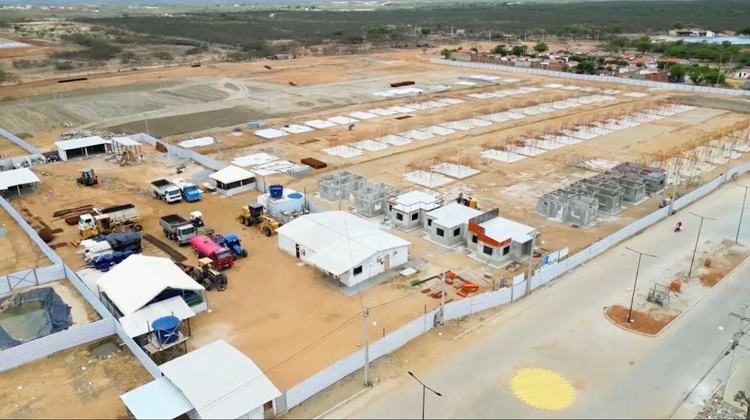 cats Casas estão sendo construídas ao lado do conjunto Nova Caicó