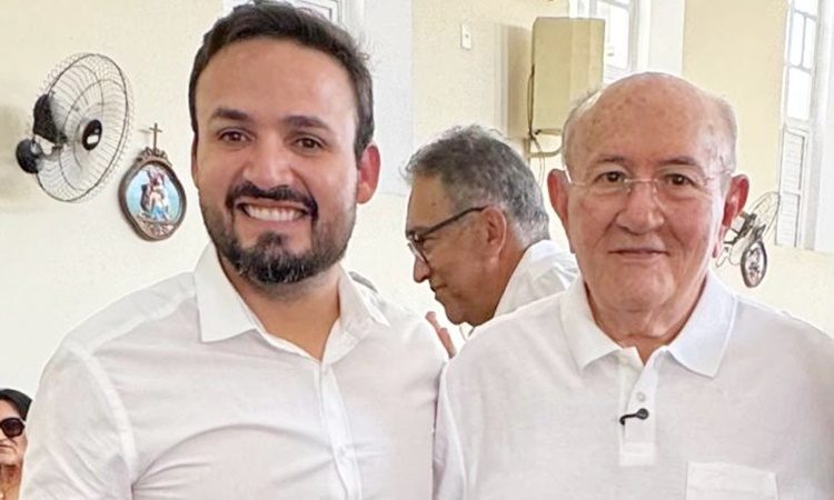 Dr. Tadeu ao lado do deputado estadual Vivaldo Costa