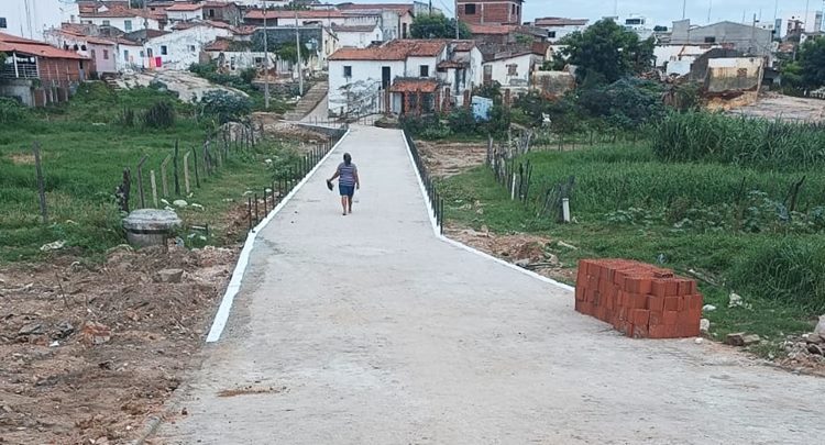 Passagem molhada no Rio Barra Nova, liga o Bairro João XXIII, ao centro