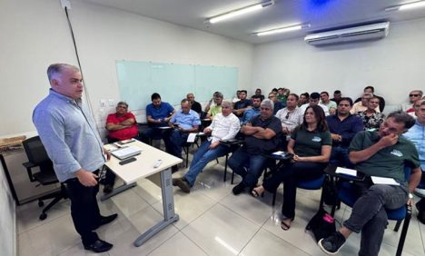 Prefeito Ivanildinho Filho, presidente do Consórcio, coordenou a reunião