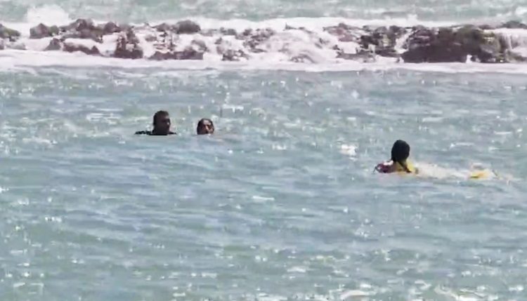 Homens do Corpo de Bombeiros atuando nas praias do Litoral do RN