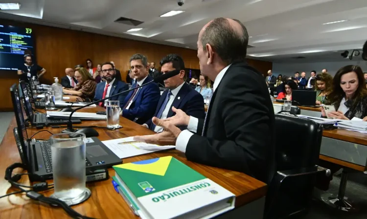 Comissão de Constituição, Justiça e Cidadania (CCJ) realiza reunião deliberativa com 5 itens. Entre eles, o PLP 112/2021, que dispõe sobre as normas eleitorais e as normas processuais eleitorais brasileiras. 

Bancada: 
senador Esperidião Amin (PP-SC); 
senador Alan Rick (União-AC); 
senadora Zenaide Maia (PSD-RN); 
senador Jorge Seif (PL-SC); 
senador Rogério Carvalho (PT-SE); 
senador Sergio Moro (União-PR); 
senador Marcelo Castro (MDB-PI) - em pronunciamento. 

Foto: Geraldo Magela/Agência Senado