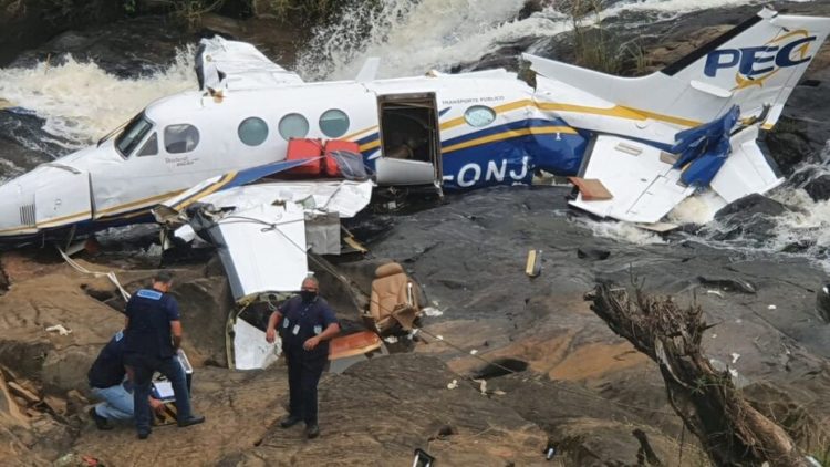 Polícia diz que marília mendonça morreu vítima de politraumatismo provocado por queda de avião