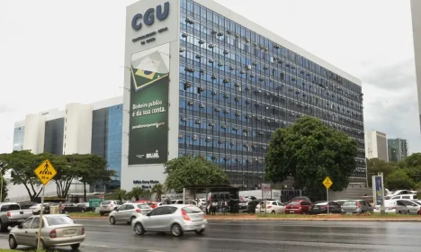 De acordo com a lei, é da competência da Controladoria-Geral da União (CGU) a apuração, o processo e o julgamento dos atos ilícitos