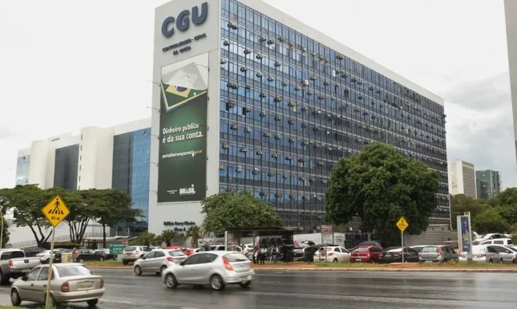 De acordo com a lei, é da competência da Controladoria-Geral da União (CGU) a apuração, o processo e o julgamento dos atos ilícitos