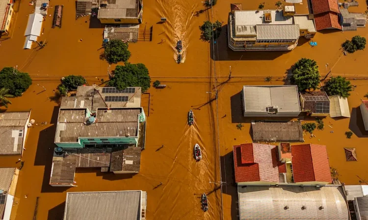 A drone view shows boats with volunteers searching for people isolated at houses at the flooded neighborhood of Mathias Velho in Canoas, at the Rio Grande do Sul state, Brazil, May 5, 2024. REUTERS/Amanda Perobelli