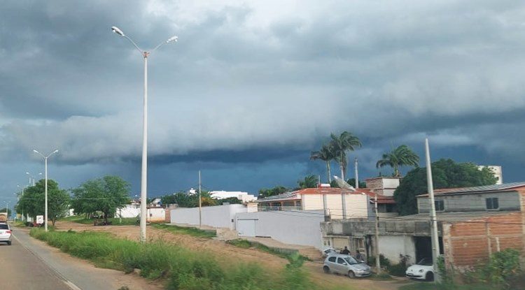 Chuvas intensas são esperadas - (Foto: Sidney Silva)