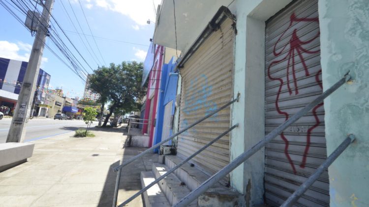 Comercio-Lojas-Fechadas-Cidade-Alta-Natal-RN-1-930×524 Portas fechadas se tornaram cena comum na Cidade Alta; Fecomércio indica que mudança de comportamento do consumidor afeta negócios na cidade