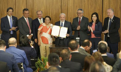 Brasília (DF), 25/10/2023 - O presidente Luiz Inácio Lula da Silva participa de cerimônia de instalação do Conselho da Federação e dá posse aos seus membros, no Palácio do Planalto. Foto: Marcelo Camargo/Agência Brasil