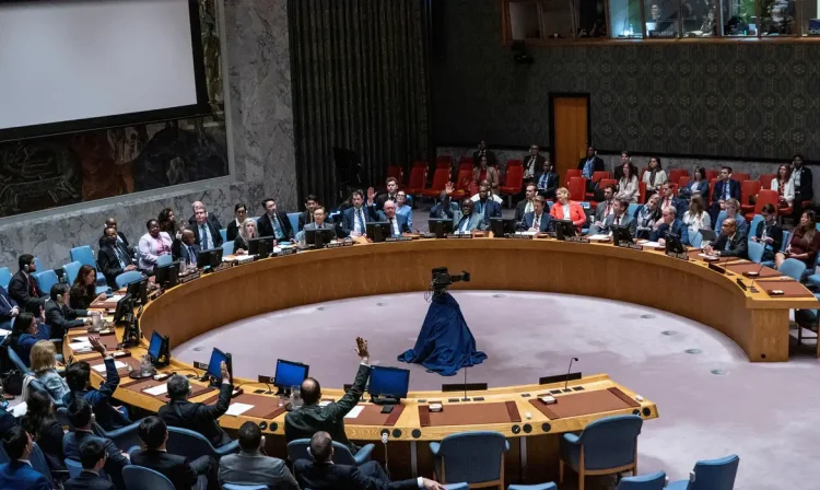 Membros do Conselho de Segurança das Nações Unidas votam resolução durante reunião sobre a manutenção da paz e segurança internacionais e o desarmamento e a não-proliferação nuclear na sede da ONU na cidade de Nova York, EUA
20/05/2024
REUTERS/Eduardo Munoz