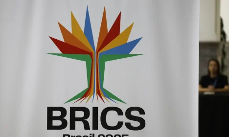 Rio de Janeiro (RJ), 26/04/2025 – Símbolo da Reunião de Chanceleres da Presidência Brasileira do BRICS. Foto: Fernando Frazão/Agência Brasil