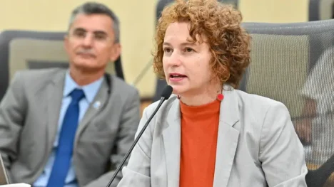 Deputada estadual Isolda Dantas durante pronunciamento no plenário da Assembleia Legislativa do Rio Grande do Norte - Foto: João Gilberto ALRN