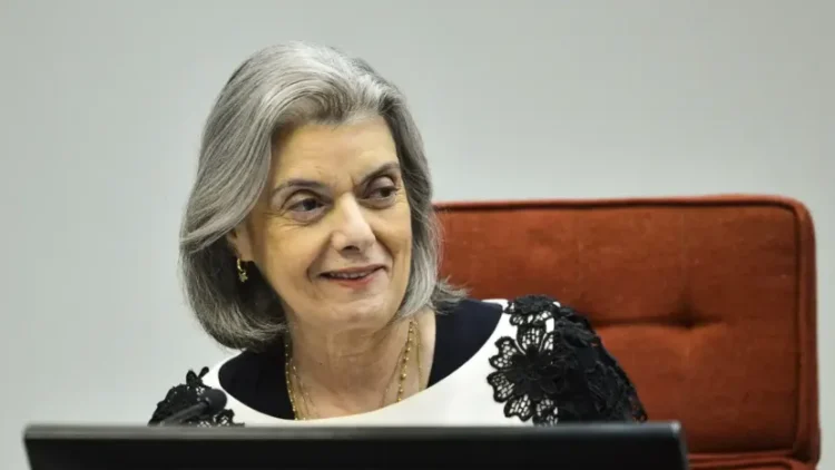 Cármen Lúcia diz que desinformação nas eleições é "cabresto digital"