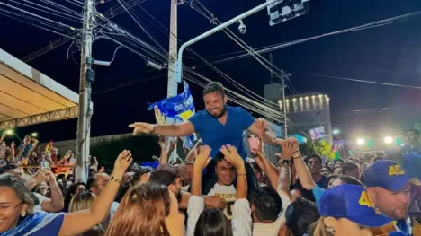 Prefeito de Caicó, Dr. Tadeu, durante comemoração da reeleição com ampla maioria de votos no dia 6 de outubro / Foto: Reprodução