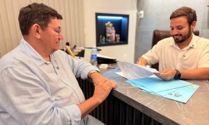 Dr. Tadeu com o Secretário de Educação, Sérgio André