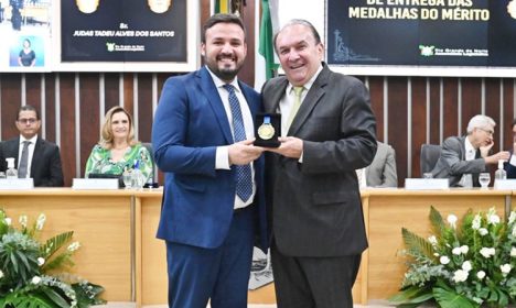 Dr. Tadeu recebe homenagem da ALRN