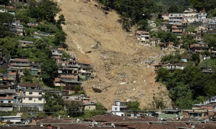 Morro da Oficina, em Petrópolis local mais atingido pela enchente há um mês