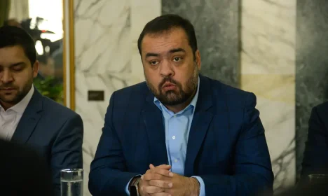 _dsc1797 Rio de Janeiro (RJ), 29/09/2023 – O governador do Rio de Janeiro, Cláudio Castro durante reunião com autoridades da segurança pública no Palácio Guanabara, em Laranjeiras, zona sul da capital fluminense. Foto: Tomaz Silva/Agência Brasil