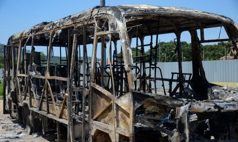 Rio de Janeiro (RJ), 24/10/2023 – Carcaça de ônibus incendiado na Estrada Santa Veridiana, em Santa Cruz, zona oeste da capital fluminense. Foto: Tomaz Silva/Agência Brasil