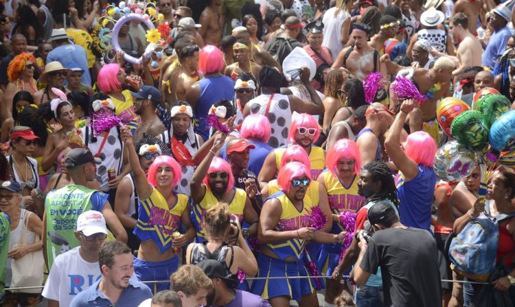 Rio de Janeiro (RJ), 18/02/2023 – Bloco Cordão da Bola Preta desfila pelas ruas do centro da cidade no primeiro dia oficial do Carnaval 2023. Foto Tomaz Silva/Agência Brasil