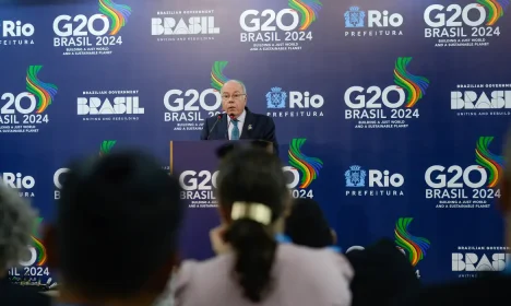 Rio de Janeiro (RJ), 22/02/2024 – O ministro das Relações Exteriores, Mauro Vieira fala após reunião de chanceleres do G20, na Marina da Glória, zona sul do Rio de Janeiro Foto: Tomaz Silva/Agência Brasil