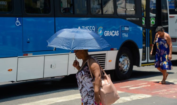 Rio de Janeiro (RJ), 14/11/2023 – População enfrenta forte onda de calor no Rio de Janeiro. Foto: Tomaz Silva/Agência Brasil