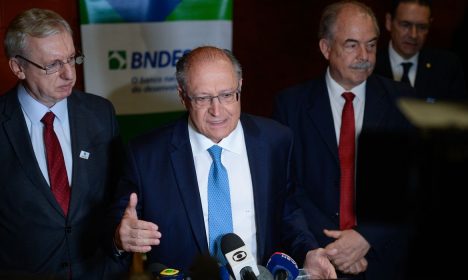 Rio de Janeiro (RJ), 25/04/2024 – O vice-presidente da República e ministro do Desenvolvimento, Indústria, Comércio e Serviços, Geraldo Alckmin, durante abertura do Fórum de Debate para o Desenvolvimento, na sede do Banco Nacional de Desenvolvimento Econômico e Social (BNDES), no centro do Rio de Janeiro. Foto: Tomaz Silva/Agência Brasil