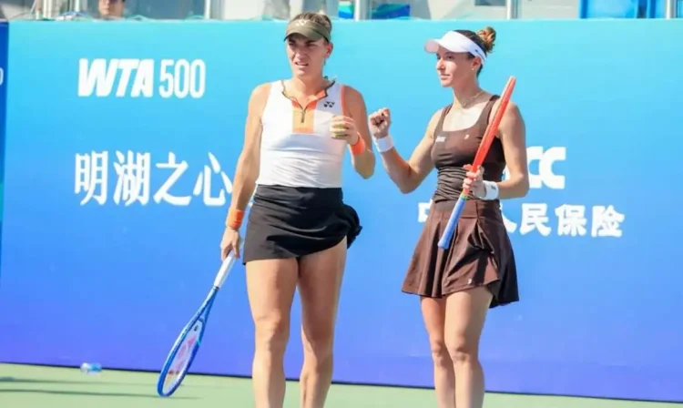 Luisa Stefani e Timea Babos avançam às semifinais do WTA 500 de Ningbo, em 16/10/2025