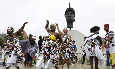 Ativistas, grupos culturais e religiosos comemoram hoje (20) o Dia da Consciência Negra com várias atividades em frente à estátua de Zumbi dos Palmares, no centro do Rio de Janeiro.