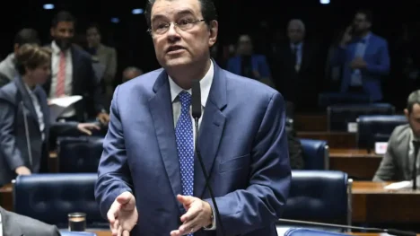 Senador Eduardo Braga (MDB-AM), relator da proposta de regulamentação da reforma tributária no Senado - Foto: Jefferson Rudy / Senado