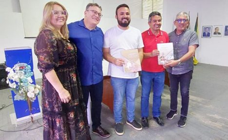 Entrega dos dados da pesquisa Fecomércio sobre a Festa de Sant'Ana 2023 - (Foto: Sidney Silva)