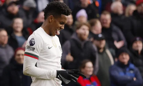 Estevão comemora gol marcado com a camisa do Chelsea contra o Crystal Palace pelo Campeonato Inglês
25/01/2026 Action Images via Reuters/Andrew Couldridge