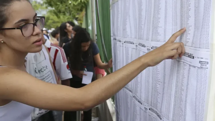 Quem for selecionado na primeira chamada do Sisu deve fazer matrícula ou registro acadêmico na instituição no período de 1º a 7 de fevereiro / Foto: Agência Brasil