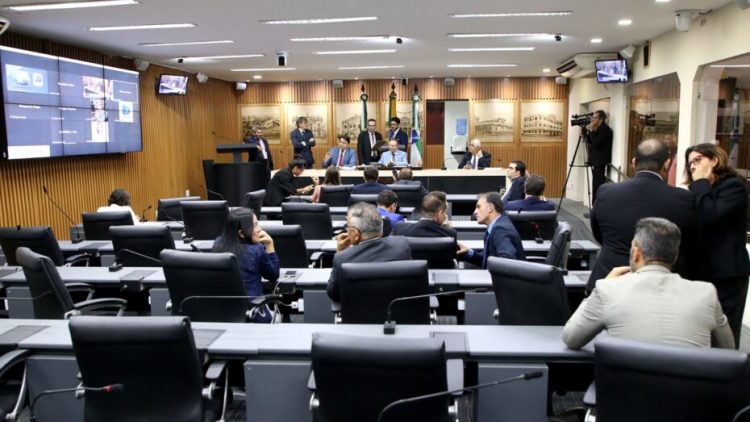 Texto encaminhado pelo Executivo e aprovado na Câmara assegura a continuidade dos serviços prestados pelos professores temporários em Natal - Foto: Verônica Macêdo/CMN