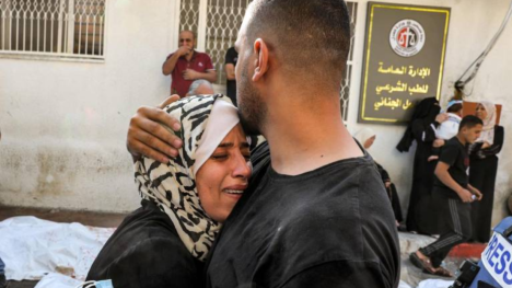 Residente na Faixa de Gaza estão a espera de ajuda humanitária / Foto: Reuters