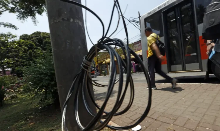 São Paulo (SP), 17/10/2024 - Praça Salim Farah Maluf, bairro de Santo Amaro em São Paulo, que foi afetado pela falta de energia devido as chuvas na capital. Foto: Paulo Pinto/Agência Brasil