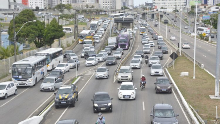 Familiares e mulheres de presos Protestam na Br 101 Natal RN o transito travou (28)