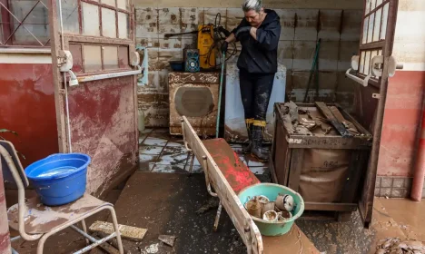 Eldorado do Sul (RS), 22/05/2024 – CHUVAS-RS - DESTRUIÇÃO - Conforme as águas vão baixando, moradores de Eldorado do Sul tendo contato com os estragos causados pelas enchentes. - Estragos causados pela enchente em escola municipal do centro de Eldorado do Sul. - Andrea Andreotti, diretora da escola. Foto: Rafa Neddermeyer/Agência Brasil