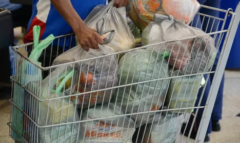 FIM DA DISTRIBUIÇÃO DE SACOLAS PLÁSTICAS GRATUITAS NOS SUPERMERCADOS DO RIO DE JANEIRO