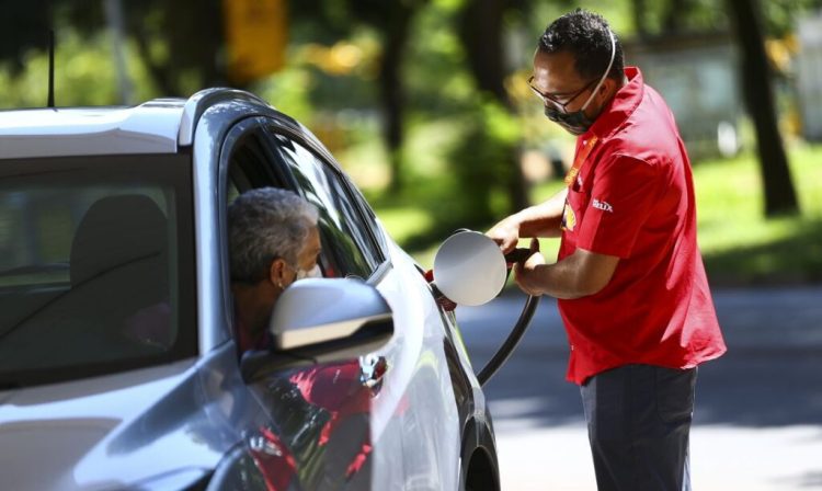 Força-tarefa integrada pela Agência Nacional do Petróleo, Gás Natural e Biocombustíveis (ANP), Procon e Inmetro fiscaliza postos revendedores de combustíveis em Brasília.