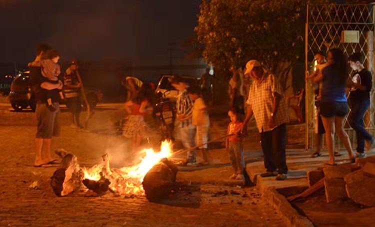 Fogueiras em Campina Grande - (Foto: Krystine Carneiro)