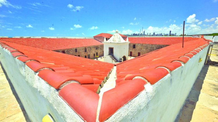Fortaleza dos Reis Magos é um dos principais equipamentos da capital potiguar, e atrai milhares de turistas atualmente; local já foi chamado de Castelo Ceulen. Foto: José Aldenir/AGORA RN
