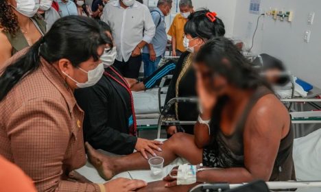 Imagens da comitiva ministerial à Bahia, onde uma indígena do povo Pataxó Hã Hã Hãi foi assassinada e outras pessoas da Terra Indígena Caramuru-Catarina Paraguassu ficaram feridas por disparos de arma de fogo neste domingo (21).

Foto: Leo Otero/ MPI