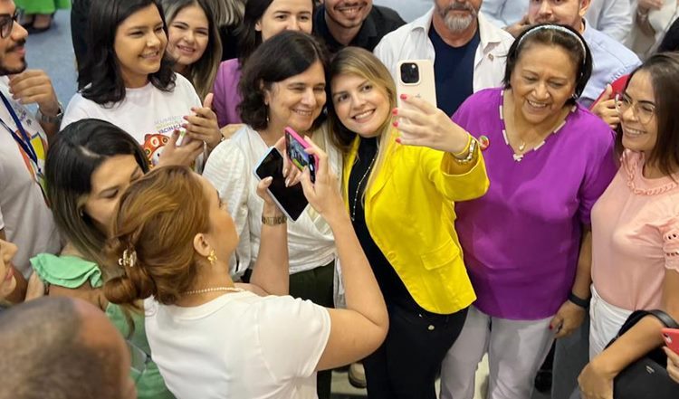 Francielle Lopes tirou foto com a Ministra Nísia Trindade